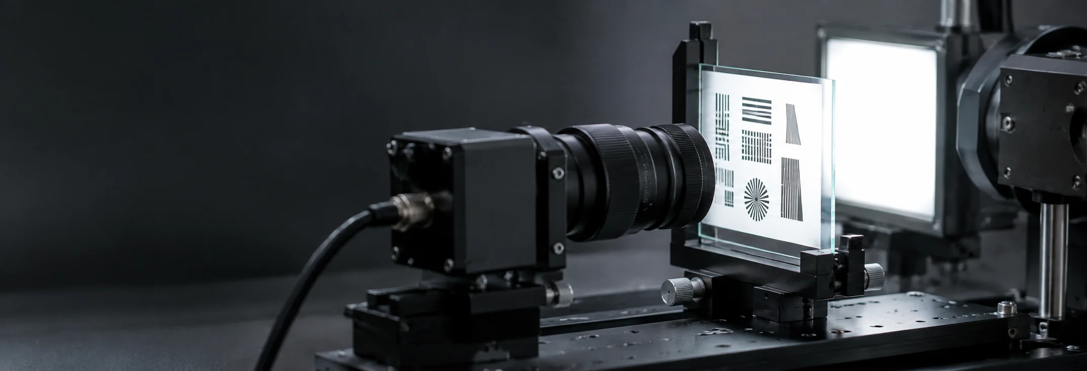 Glass MTF reticle positioned in an optical imaging test setup